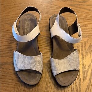 Memphisto Sandals Size 39 Silver White Leather